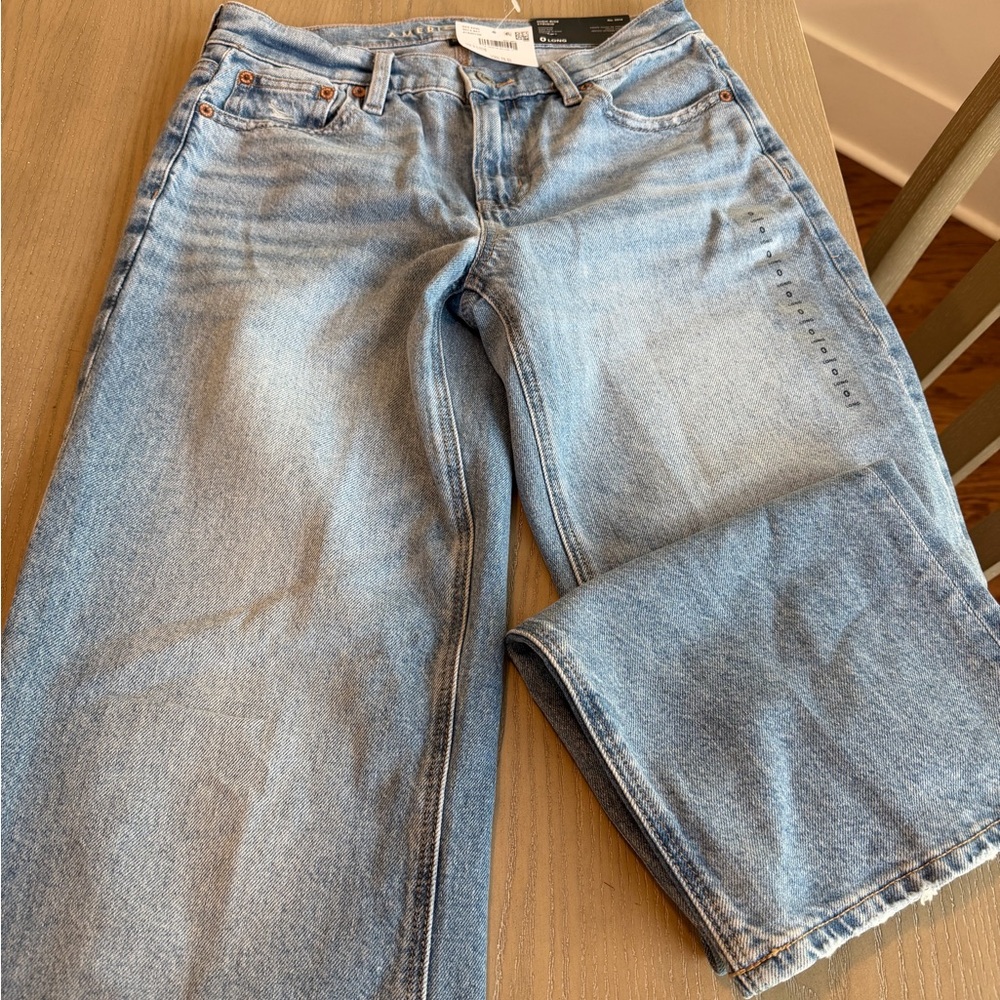 NWT AE Women’s High Rise Stovepipe Strigid Straight jeans (Size 0 Long)